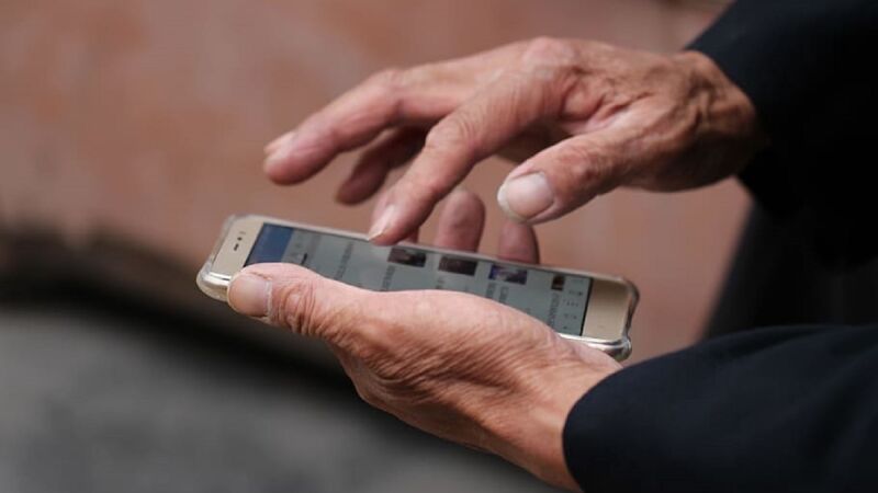 Los mejores móviles para personas mayores