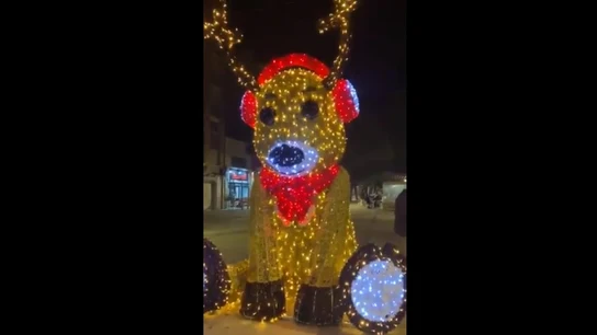 Hackean un muñeco de Navidad en Viladecans para que salude con un '¡Viva España!' Hackean un muñeco de Navidad en Viladecans para que salude con un '¡Viva España!'