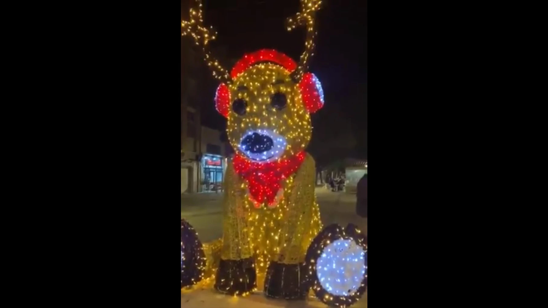 Hackean un muñeco de Navidad en Viladecans para que salude con un '¡Viva España!'