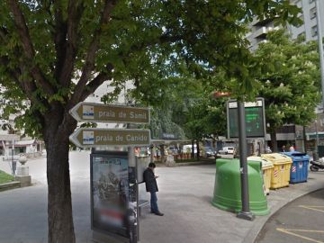 Contenedores de la plaza Eugenio Fadrique, en Vigo, donde la Policía localizó 140 cajas de medicamentos. Contenedores de la plaza Eugenio Fadrique, en Vigo, donde la Policía localizó 140 cajas de medicamentos.
