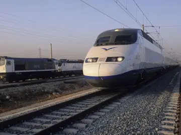 Seis empresas compiten para poner en marcha los nuevos AVE que circularán en 2020. Foto Renfe_643x397 Seis empresas compiten para poner en marcha los nuevos AVE que circularán en 2020. Foto Renfe_643x397