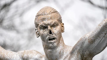 La estatua de Ibrahimovic, atacada de nuevo