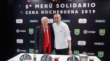 El padre Ángel y el chef Rodrigo de la Calle presentan cena solidaria de Nochebuena