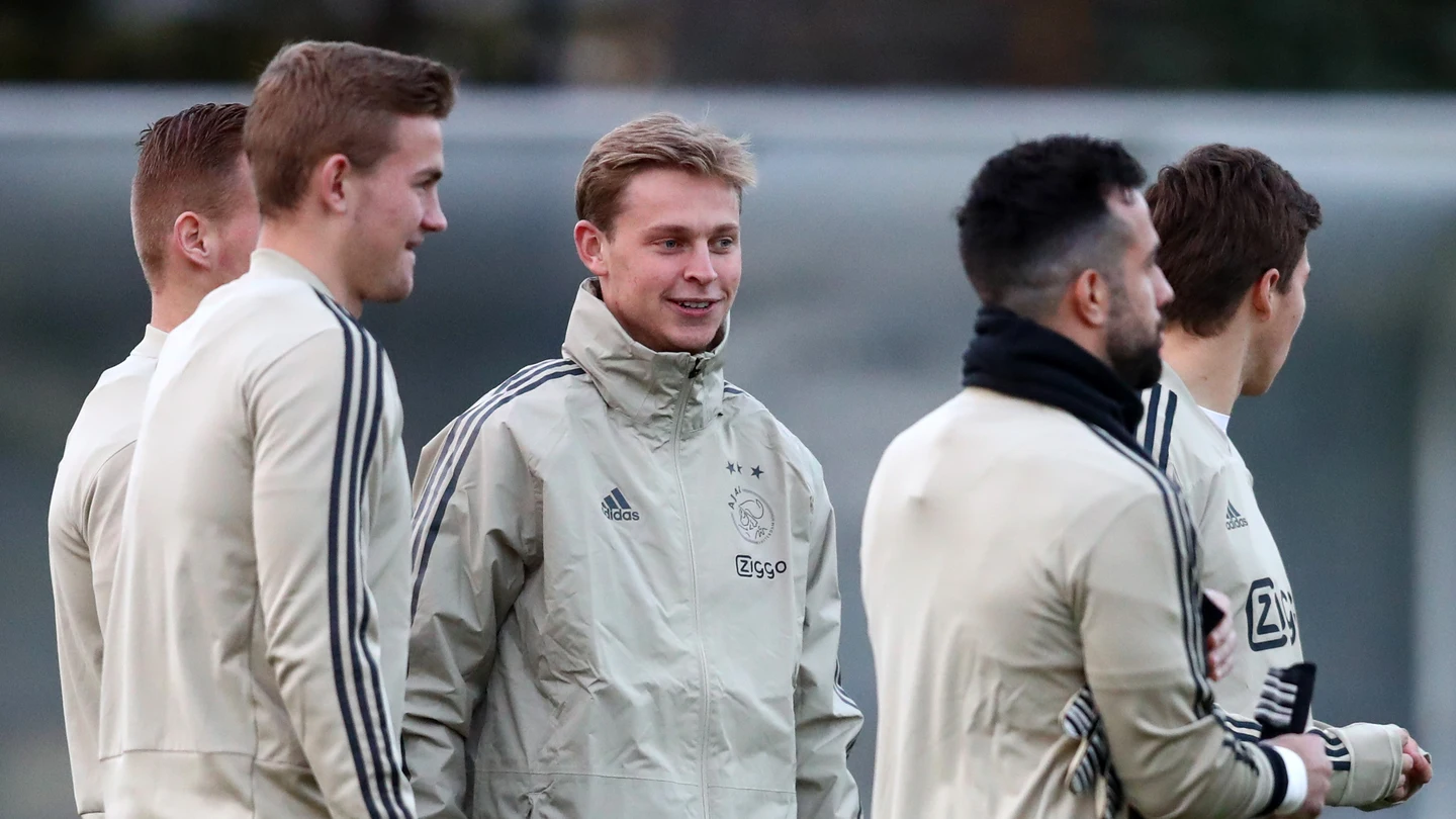 De Jong habla con De Ligt durante su época en el Ajax De Jong habla con De Ligt durante su época en el Ajax