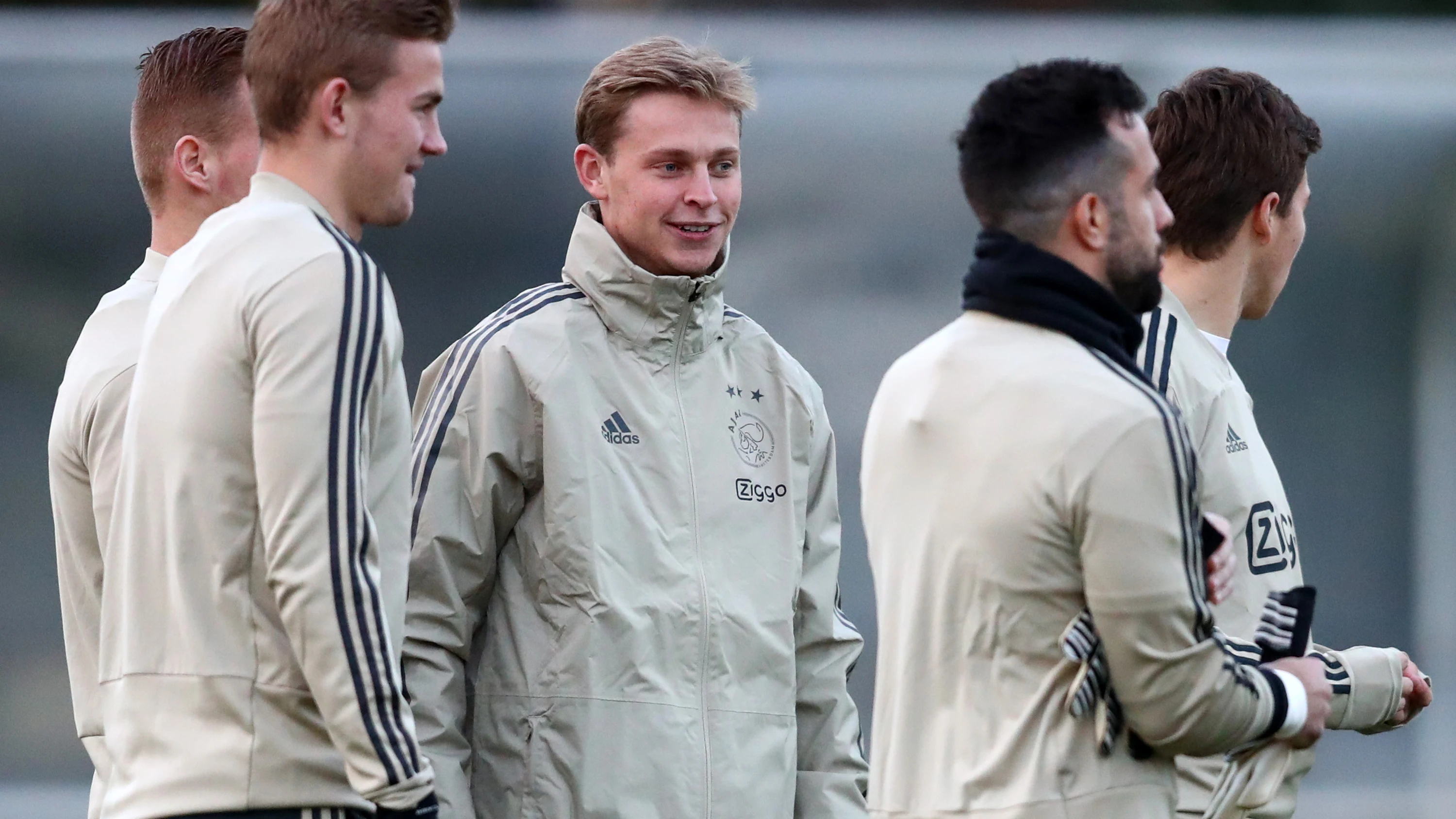 De Jong habla con De Ligt durante su época en el Ajax