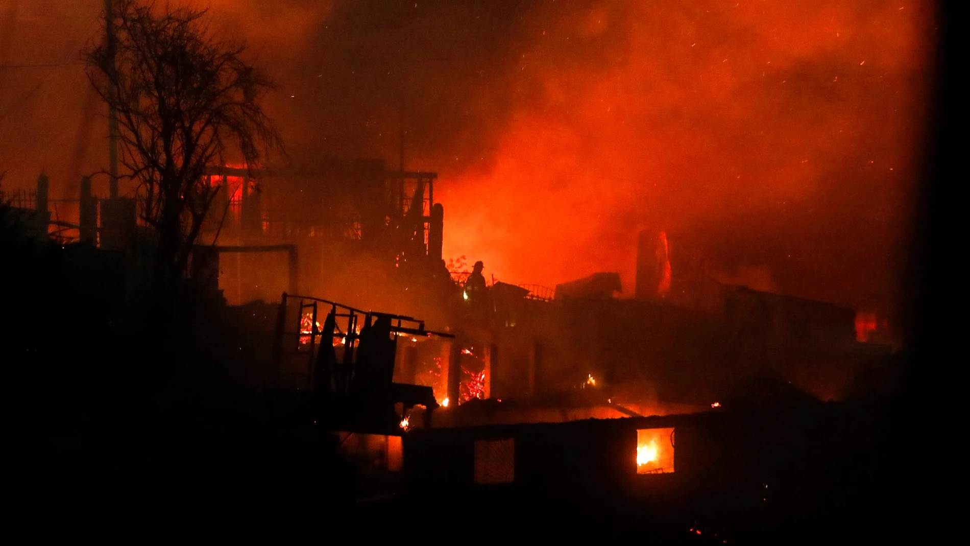 El fuego asalta a los vecinos de la chilena Valparaíso en plena Nochebuena