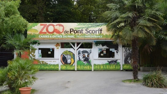 Fachada de la entrada al Zoo de Pont Scorff, en Francia. Fachada de la entrada al Zoo de Pont Scorff, en Francia.