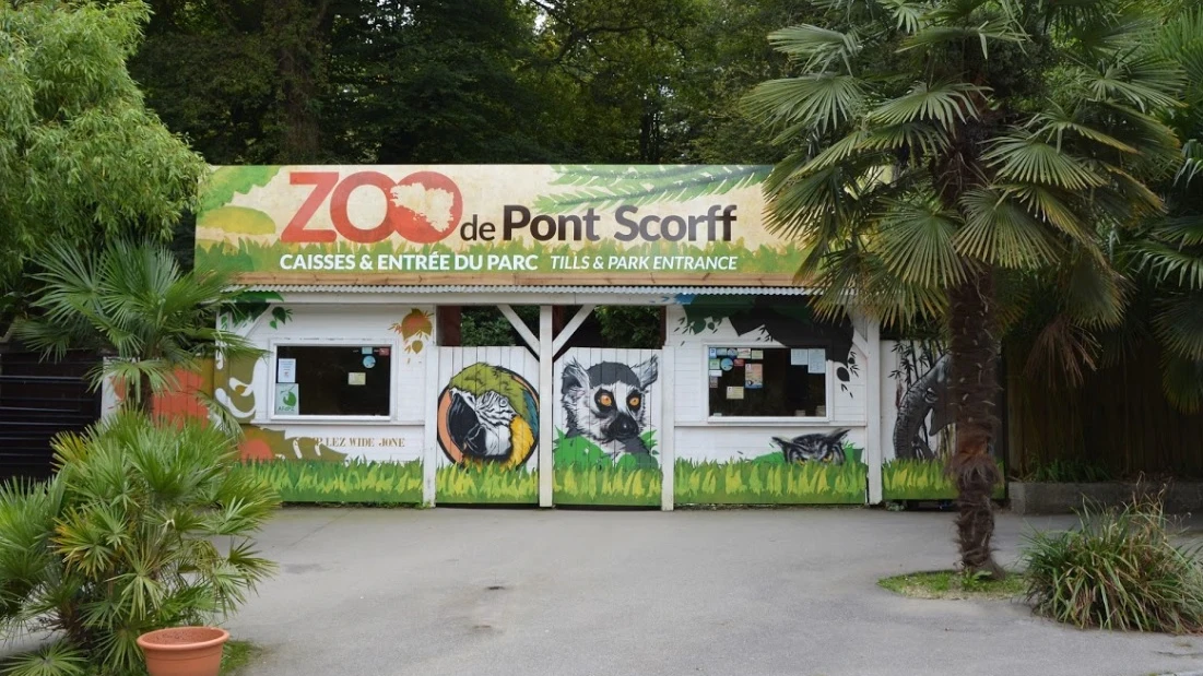 Fachada de la entrada al Zoo de Pont Scorff, en Francia.