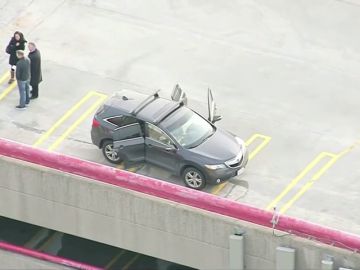 Hallan muertos a una mujer y dos niños en un parking de Massachusetts el día de Navidad Hallan muertos a una mujer y dos niños en un parking de Massachusetts el día de Navidad