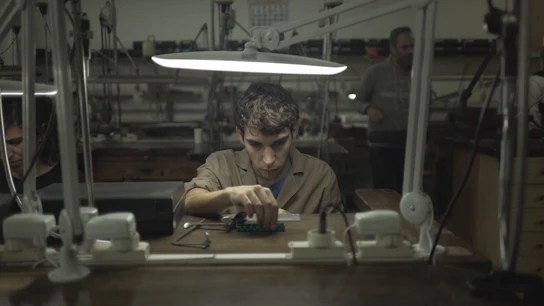 Jose Manuel en el taller de joyería Auténticos