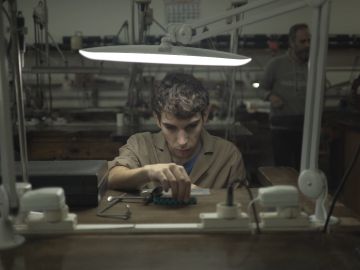 Jose Manuel en el taller de joyería Jose Manuel en el taller de joyería