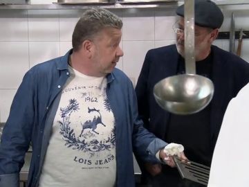 La respuesta irónica de Chicote al ver la "pocilga" de 'El Cantábrico': "Bah, qué más da, si una cocina es un espacio naturamente sucio" La respuesta irónica de Chicote al ver la "pocilga" de 'El Cantábrico': "Bah, qué más da, si una cocina es un espacio naturamente sucio"