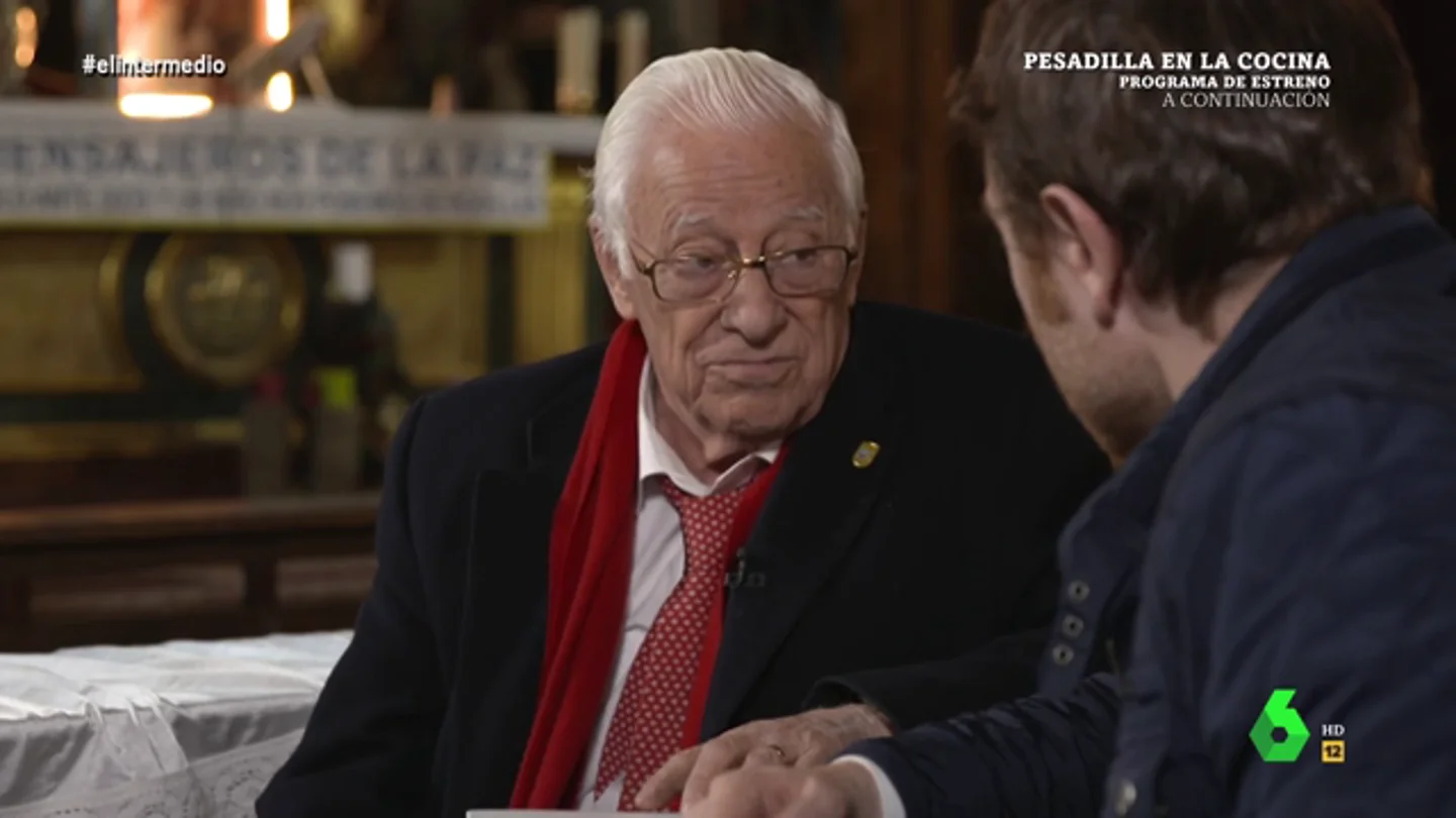 El padre Ángel desmiente los prejuicios sobre los inmigrantes: "No vienen a quitarnos el trabajo, quizá nosotros les robamos la dignidad" El padre Ángel desmiente los prejuicios sobre los inmigrantes: "No vienen a quitarnos el trabajo, quizá nosotros les robamos la dignidad"