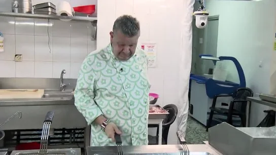 Chicote, preocupado por la comida que echan en las freidoras de 'El Cantábrico': "El aceite está más negro que la conciencia de Voldemort" Chicote, preocupado por la comida que echan en las freidoras de 'El Cantábrico': "El aceite está más negro que la conciencia de Voldemort"