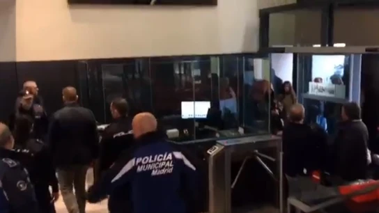 Miembros del grupo neonazi Hogar Social irrumpen en la sede del PSOE Miembros del grupo neonazi Hogar Social irrumpen en la sede del PSOE