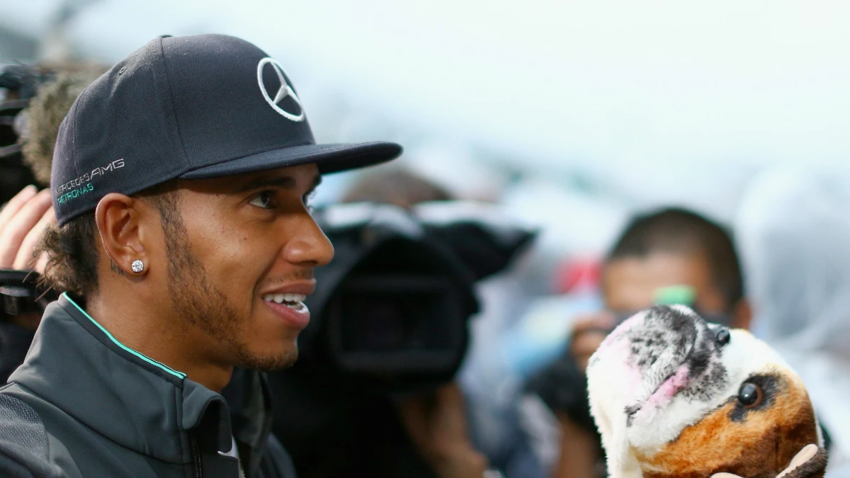 Lewis Hamilton, con su perro Roscoe en una foto de archivo