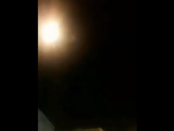 Imagen del vídeo en el que, presuntamente, se puede ver al misil impactando contra un avión Imagen del vídeo en el que, presuntamente, se puede ver al misil impactando contra un avión
