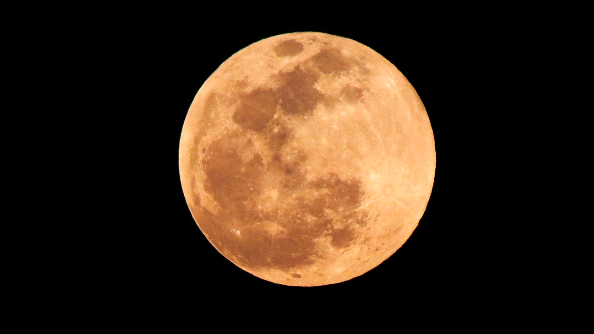 Cómo y cuándo ver el eclipse lunar hoy viernes 5 de junio desde España
