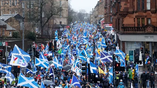 Las calles de Glasgow se han teñido con la Cruz de San Andrés Las calles de Glasgow se han teñido con la Cruz de San Andrés