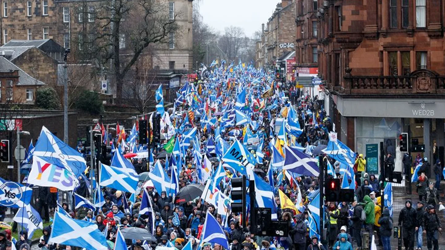 Las calles de Glasgow se han teñido con la Cruz de San Andrés Las calles de Glasgow se han teñido con la Cruz de San Andrés