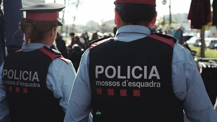 Dos agentes de Mossos d'Esquadra (Archivo)