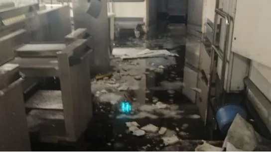Escombros del techo del Hospital Gregorio Marañón tras el incidente Escombros del techo del Hospital Gregorio Marañón tras el incidente