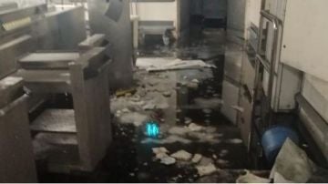 Escombros del techo del Hospital Gregorio Marañón tras el incidente