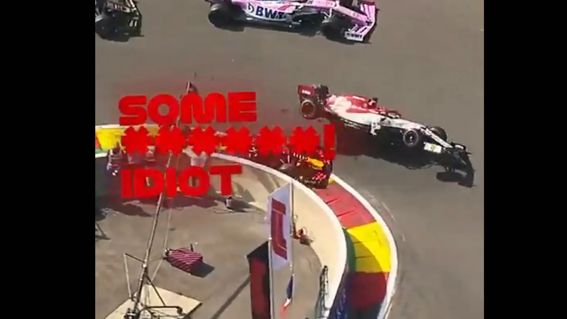 Kimi Raikkonen, arrollado por un Red Bull