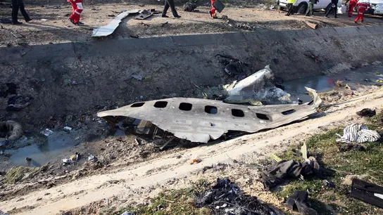 Imagen de los restos del avión derribado en Teherán Imagen de los restos del avión derribado en Teherán