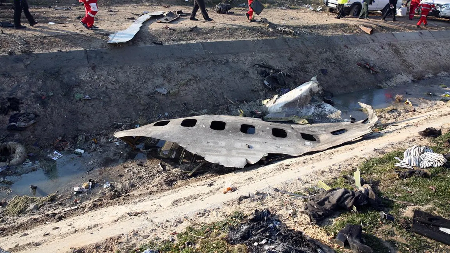 Imagen de los restos del avión derribado en Teherán Imagen de los restos del avión derribado en Teherán