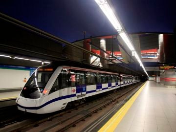 Imagen de archivo de un tren de Metro de Madrid Imagen de archivo de un tren de Metro de Madrid
