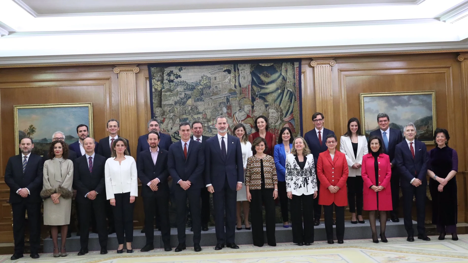 Foto de familia del nuevo Gobierno publicada por la Casa Real en Twitter