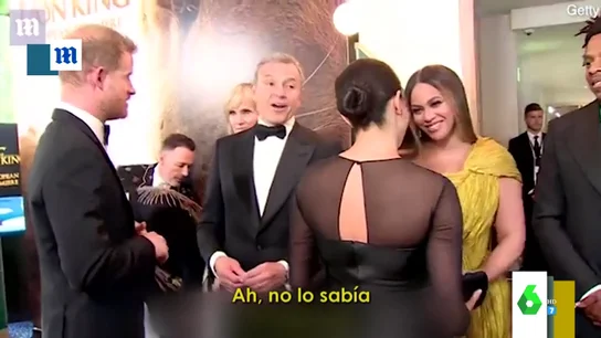 El príncipe Harry habla con un directivo de Disney en presencia de Meghan Markle y Beyonce El príncipe Harry habla con un directivo de Disney en presencia de Meghan Markle y Beyonce