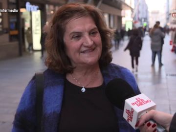 El Intermedio sale a la calle para comprobar cuánto han engordado los españoles con la dieta navideña El Intermedio sale a la calle para comprobar cuánto han engordado los españoles con la dieta navideña