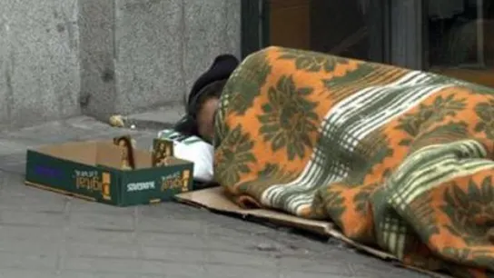 Una persona sin hogar Persona sin hogar