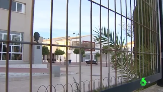 Herido grave un menor tras ser apuñalado con unas tijeras en el cuello por un compañero de instituto Herido grave un menor tras ser apuñalado con unas tijeras en el cuello por un compañero de instituto