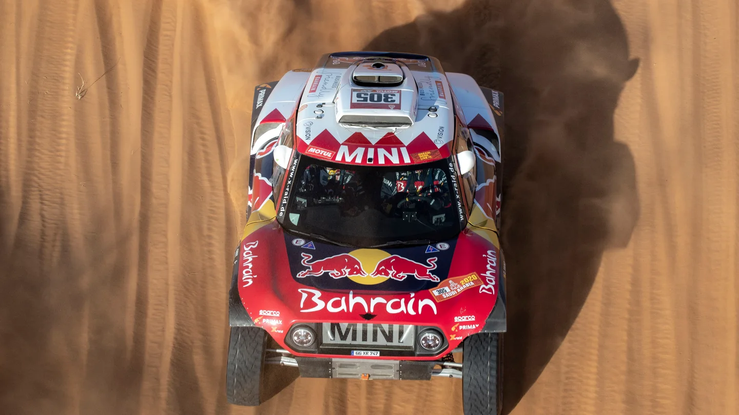 Carlos Sainz, a bordo de su Mini durante el Dakar Carlos Sainz, a bordo de su Mini durante el Dakar