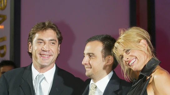 Alejandro Amenábar, director de 'Mar Adentro', junto con Belén Rueda y Javier Bardem Alejandro Amenábar, director de 'Mar Adentro', junto con Belén Rueda y Javier Bardem