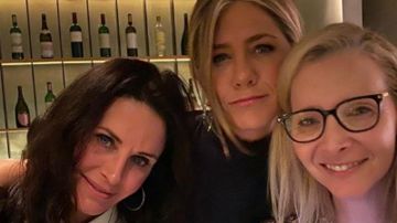 Las fotografías de Jennifer Aniston con las chicas de 'Friends' que han revolucionado las redes sociales
