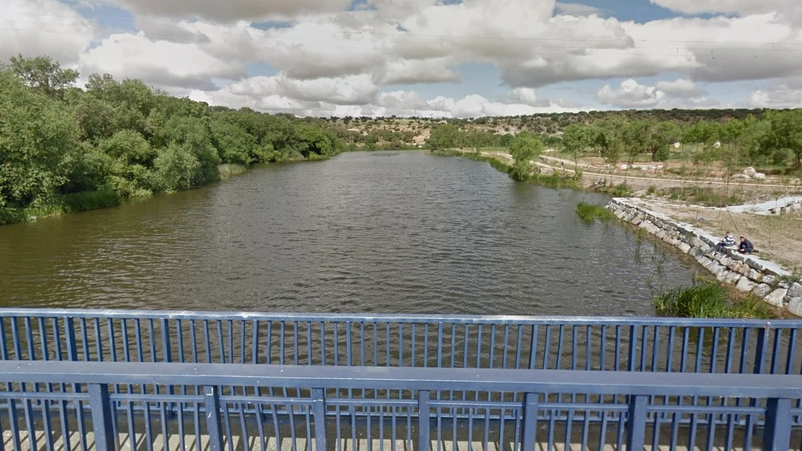 El puente desde el que el hombre habría lanzado al perro, en Villamayor de Armuña, Salamanca.