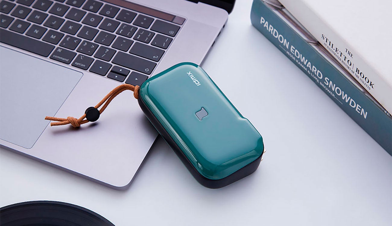 Tiene el aspecto de una batería externa tradicional