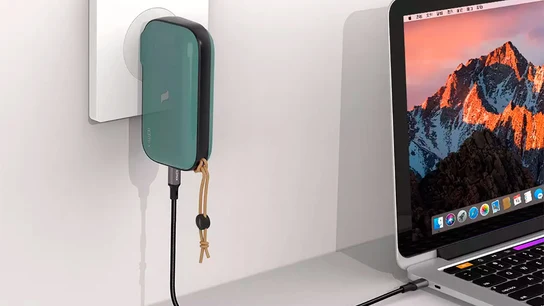 Cargando un MacBook Cargando un MacBook