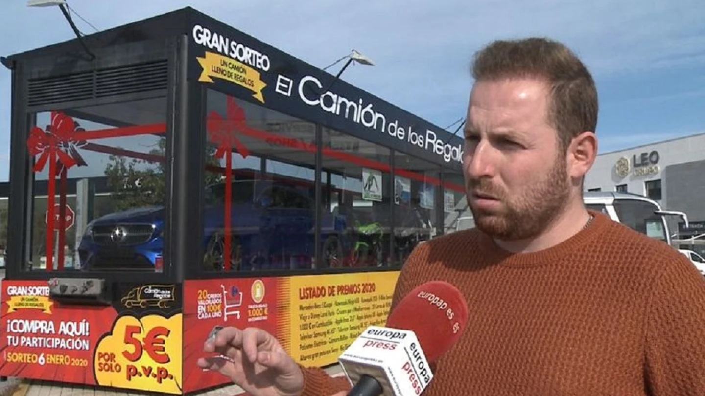 'El camión de los regalos' y el propietario de la empresa organizadora 'El camión de los regalos' y el propietario de la empresa organizadora