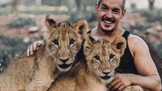 Dean Schneider, el joven amigo de una familia de leones Dean Schneider, el joven amigo de una familia de leones