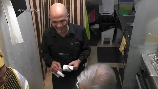 Alberto Chicote se indigna con las risas del dueño de El Tigris: "Otra cosa es que le importe un huevo" Alberto Chicote se indigna con las risas del dueño de El Tigris: "Otra cosa es que le importe un huevo"