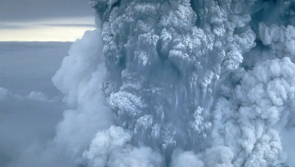 Ejemplo de erupción freática o hidromagmática