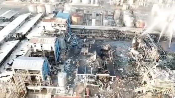 Primeras imágenes de la planta petroquímica de Tarragona tras sufrir la explosión