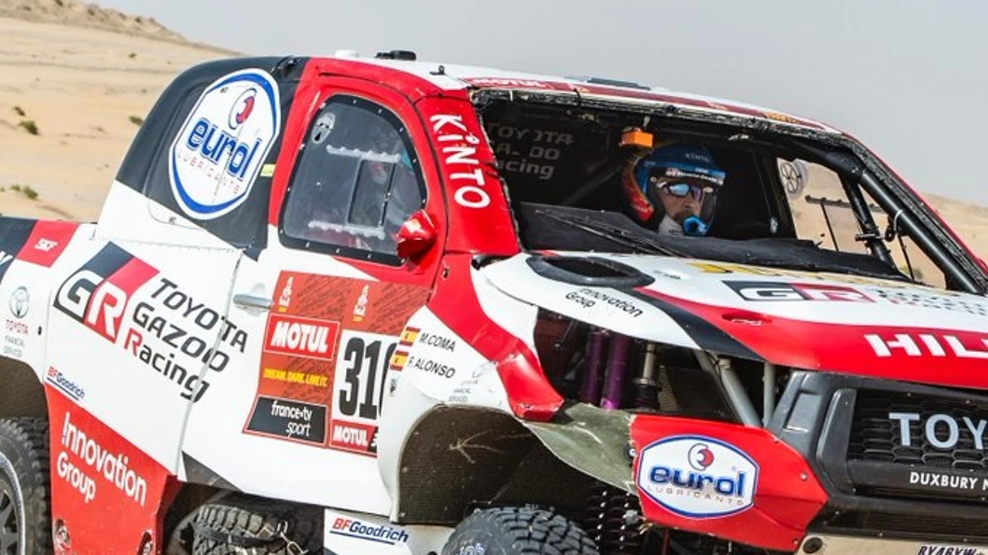 Fernando Alonso y Marc Coma, durante la décima etapa del Dakar Fernando Alonso y Marc Coma, durante la décima etapa del Dakar