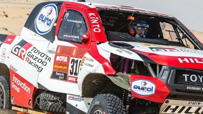 Fernando Alonso y Marc Coma, durante la décima etapa del Dakar