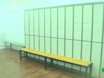 El modestísimo vestuario en el que se cambiarán los jugadores del Madrid en su visita a Unionistas El modestísimo vestuario en el que se cambiarán los jugadores del Madrid en su visita a Unionistas